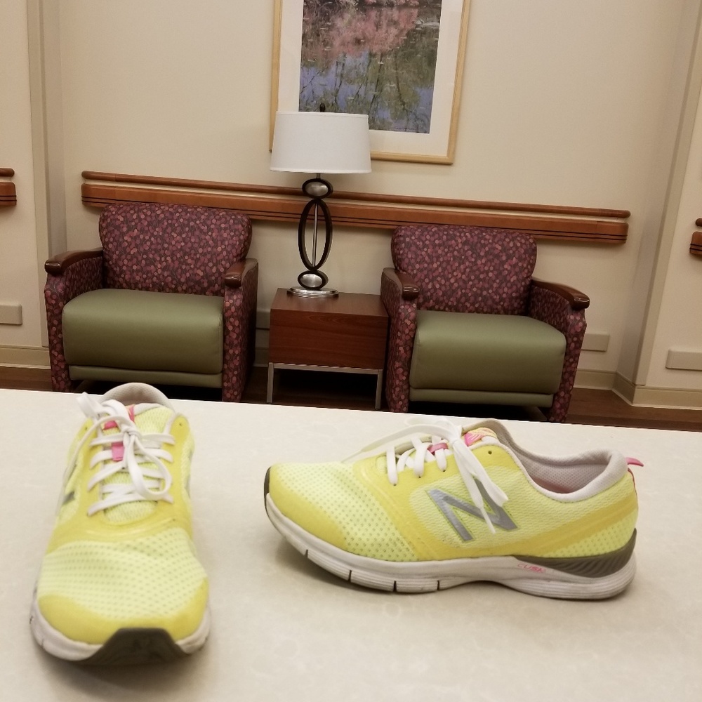 Running Shoes - Picture 2 of 3